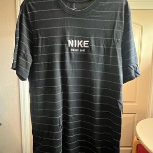 Nike Sb Men's Black Stripes Tee